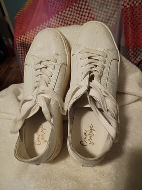 Crown Vintage Women's White Leather Lace-Up Sneakers